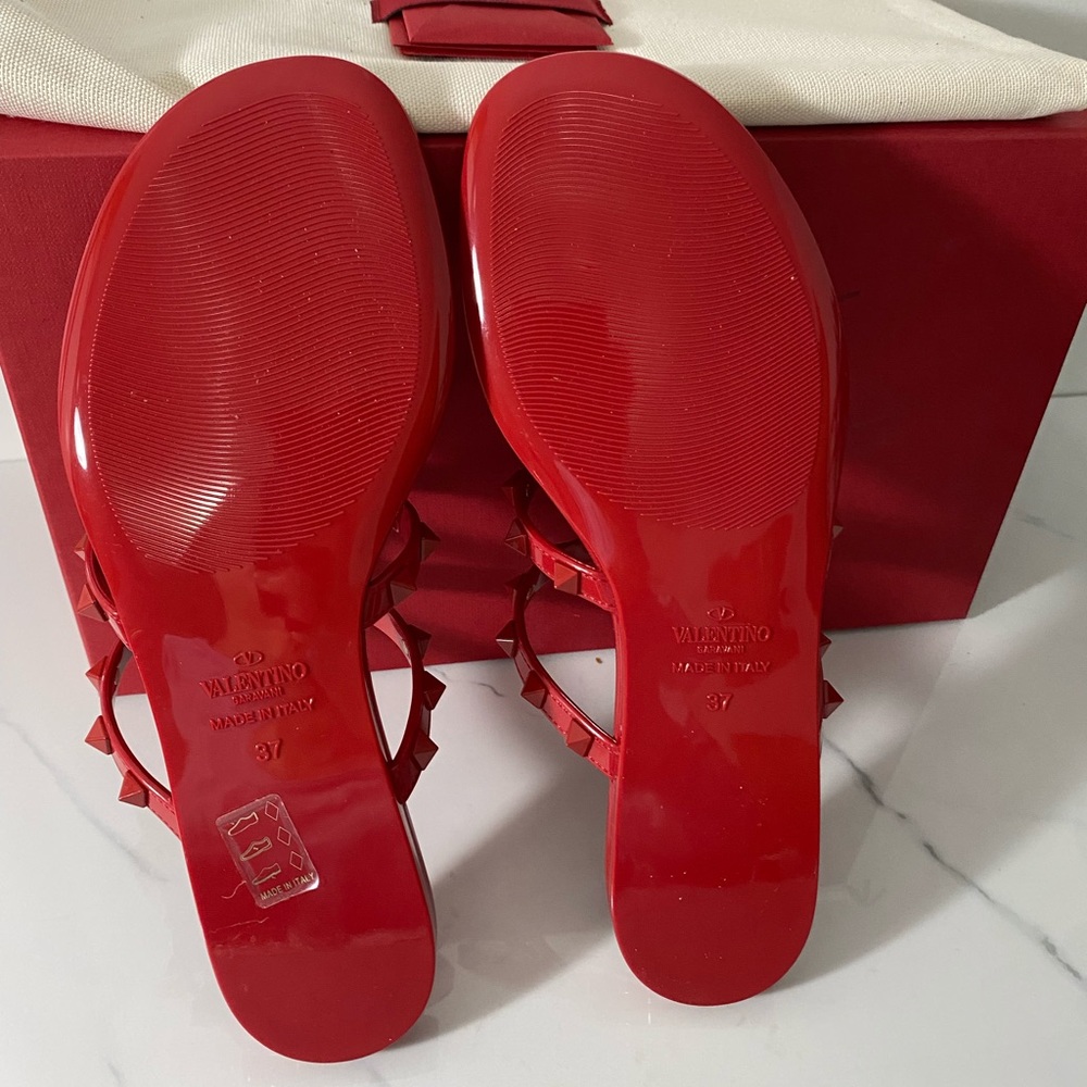 Valentino Garavani Rockstud Flat Thong Sandals - Picture 5 of 6